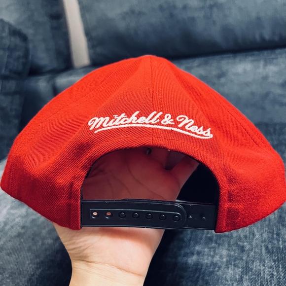 MITCHELL & NESS CHICAGO BULLS CAMO BRIM HAT SNAPBACK - Picture 3 of 4